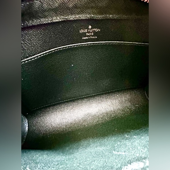 Authentic Louis Vuitton Orsay Clutch Green Taiga - Picture 4 of 6